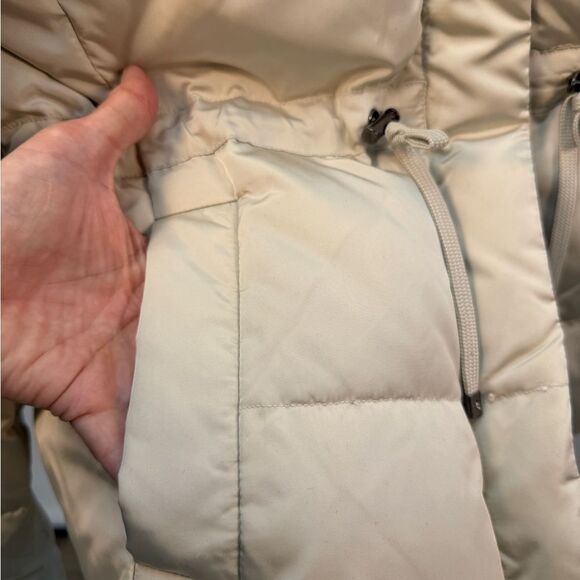 Banana Republic Women's Cream Puffer Jacket with Faux Fur Hood XS - Picture 3 of 9